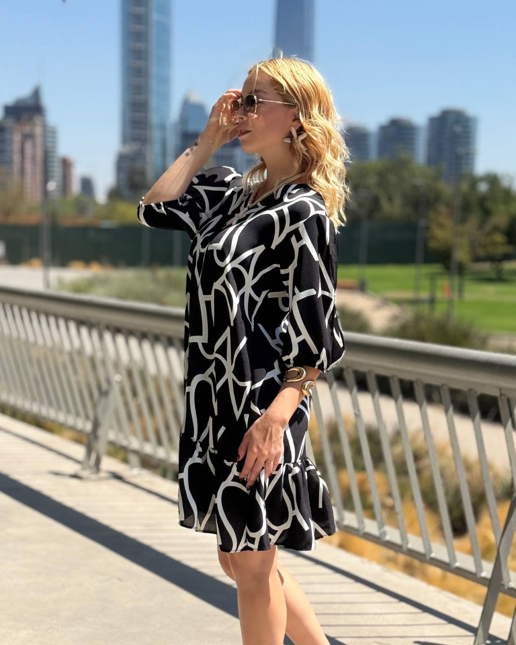 Vestido Abstracto Negro - Imagen 4