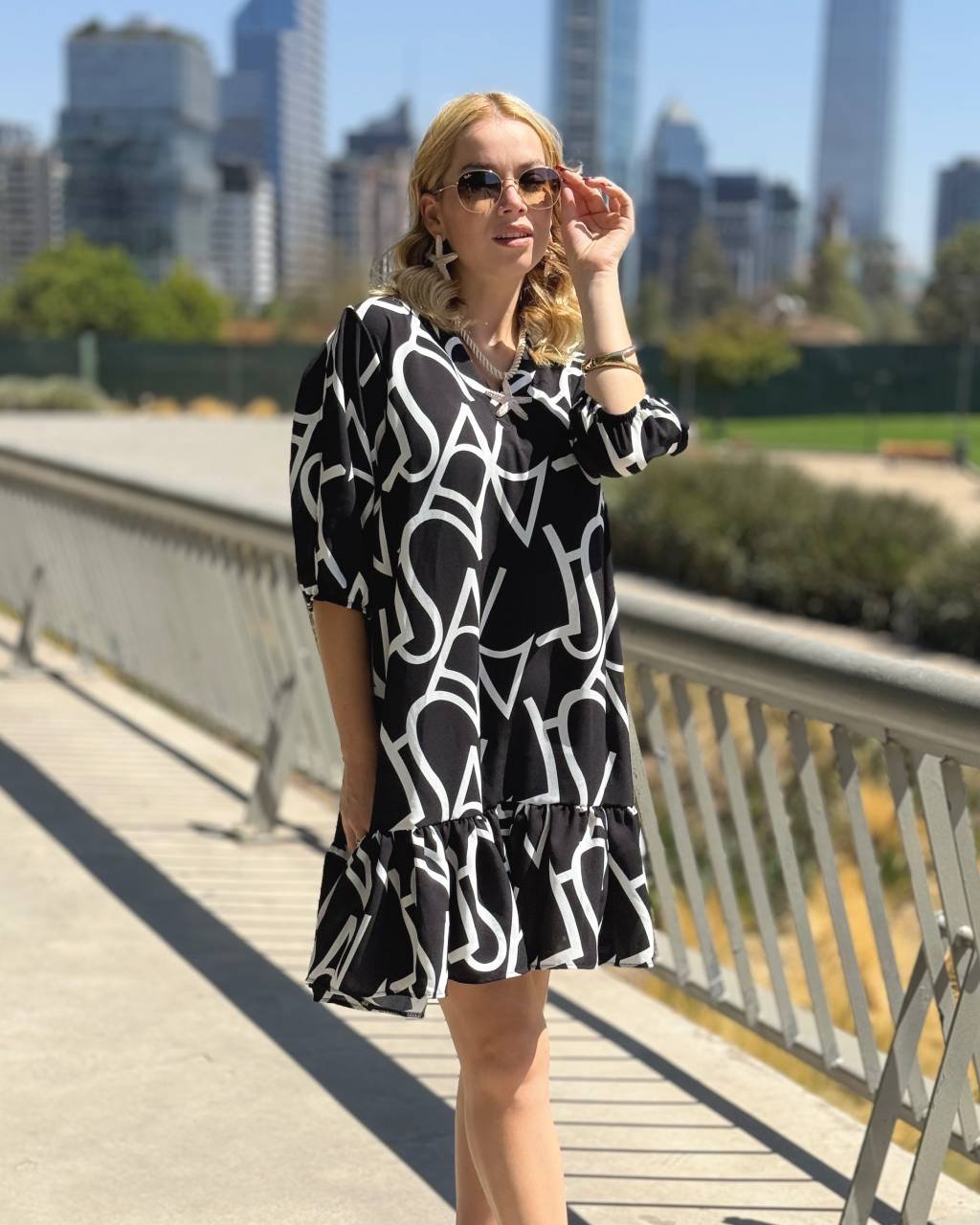 Vestido Abstracto Negro - Imagen 2